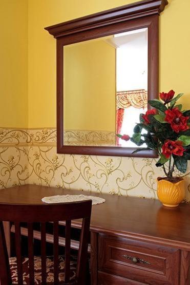 Hotel Mily Krosno Quarto foto