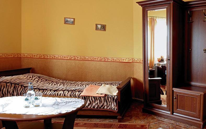 Hotel Mily Krosno Quarto foto